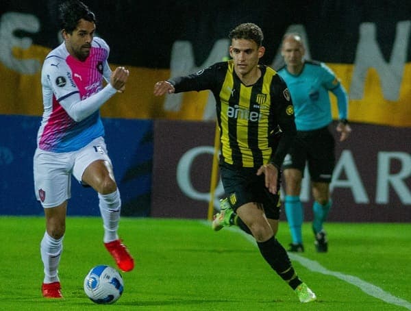 Cerro salva un empate ante Peñarol 