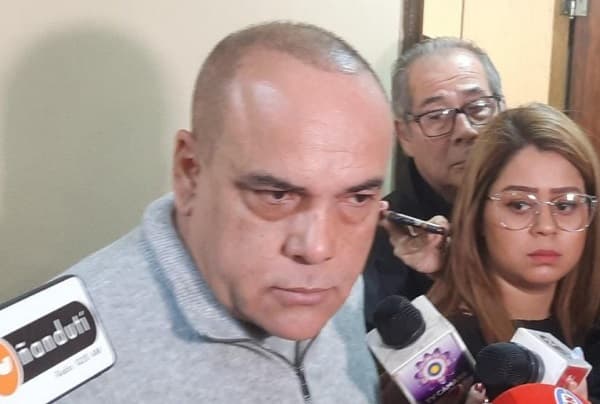 “El eje del mal” está detrás del avión carguero, afirma Bachi 