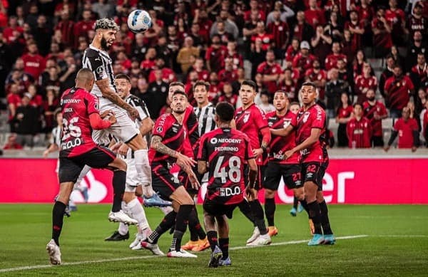 Libertad cae de visita ante Paranaense 