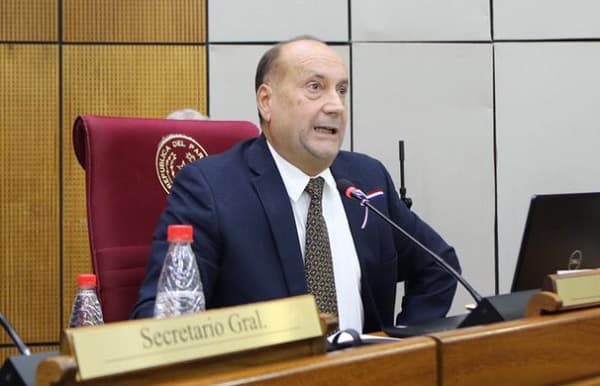 Cachito ensarta tercer periodo como presidente del Senado