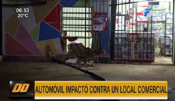 Conductor choca contra comercio y propietario sufre herida