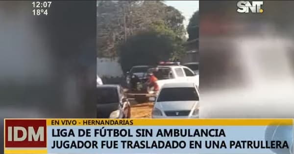 Futbolista se desvanece en la cancha y es socorrido en patrullera