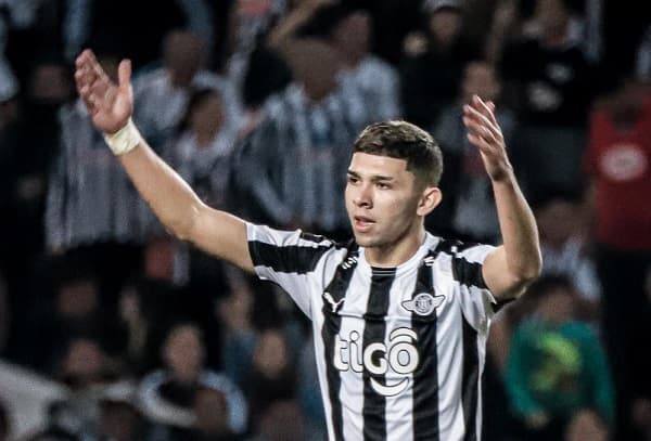 Libertad transfiere a Enciso y Di Tore asegura que operaciones son legales 