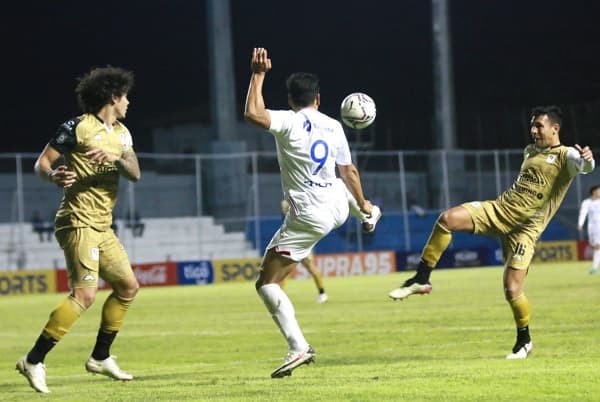 Nacional golea a Tacuary 