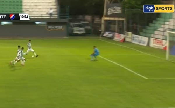 Blooper en la Intermedia: “Angurria” de jugador frustra un gol cantado 