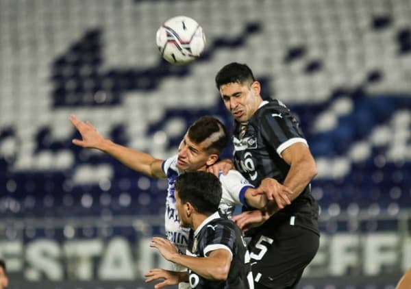 Ameliano sorprende y vence al campeón 