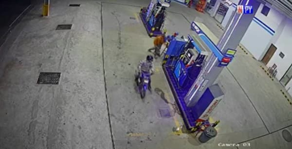 Motochorros asaltan gasolinera en Luque
