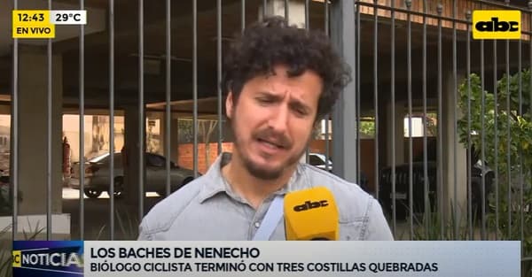 Ciclista cae a causa de bache y sufre fracturas