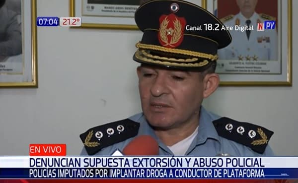 Imputan a policías por extorsión a conductor de plataforma