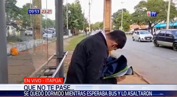 Hombre sufre robo al quedarse dormido en parada de buses