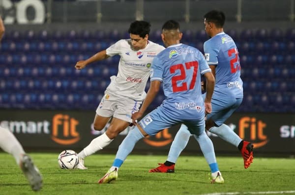 Nacional y Resistencia igualan en el Defensores 