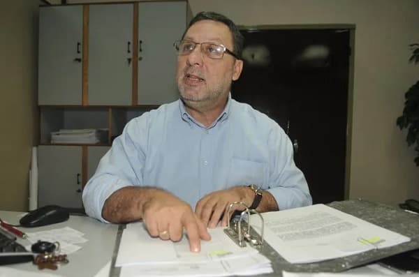 Juez intima a condenados por corrupción a presentarse