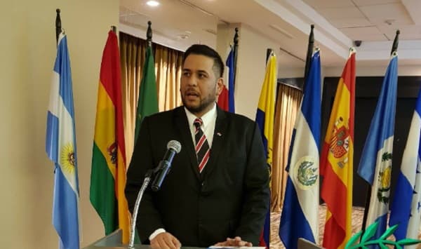 Arremeten contra Defensor del Pueblo y se habla de juicio político