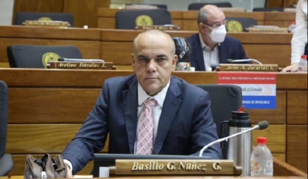 “Bachi” Núñez acusa a “Beto” Ovelar por censura
