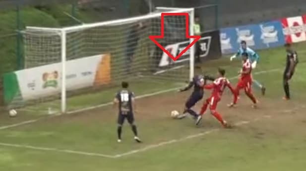 Blooper en la Intermedia: Resbalón frustra un gol cantado 