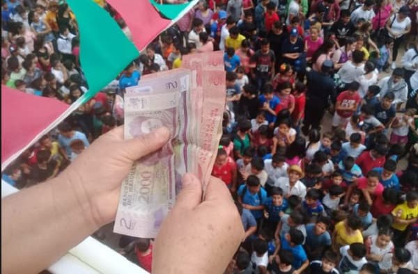 Guarambareños se manifiestan a favor del tradicional vito de dinero