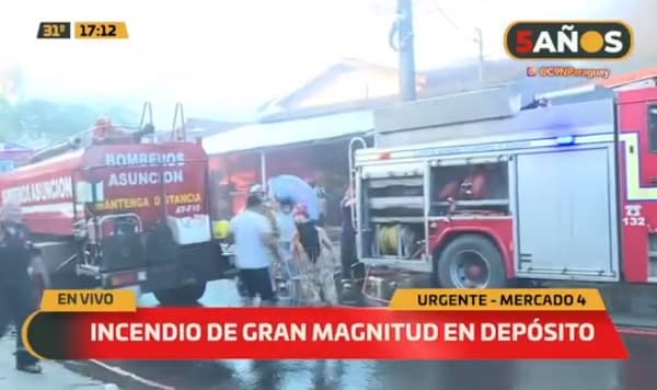 Incendio consume depósito en zona del Mercado 4 