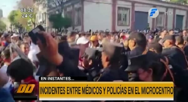 En movilización de médicos se registran incidentes con la Policía