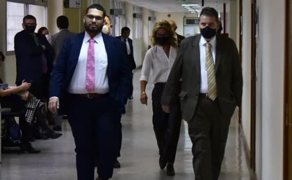 Abogado de Cartes trabaja para exviceministra en querella contra Zuccolillo