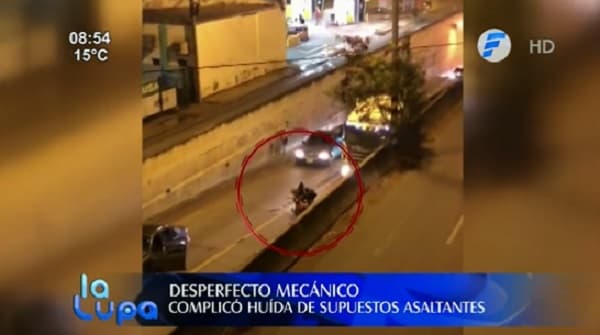 Joven intenta ayudar a “delincuentes” y termina con la moto robada