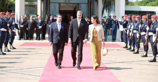 Abdo viajará a Roma y Velázquez quedará al mando del país