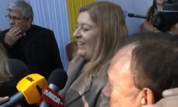 Quiñónez dice que está festejando y huye de la prensa