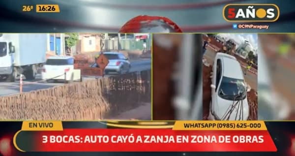 Auto “encalla” en zona de obras de Tres Bocas