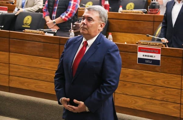 Nuevo Defensor asume y anuncia auditoría