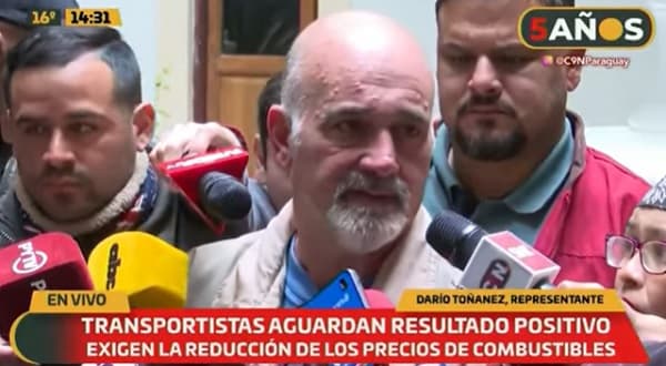 Camioneros salen inconformes de reunión con el Gobierno