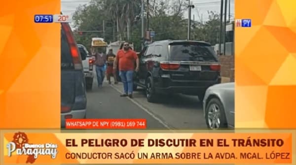Conductor baja con arma en mano tras cruce en el tránsito sobre Mcal. López