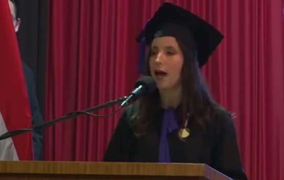 Mejor egresada de Medicina denuncia falencias en formación y maltrato a estudiantes