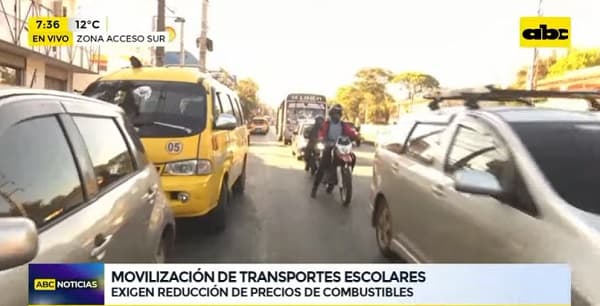 Trabajadores de transportes escolares se movilizan y generan caos