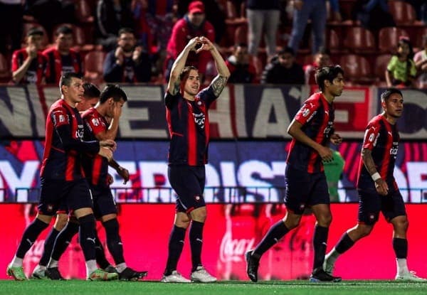 Cerro Porteño aplica paliza y continúa en la cima 