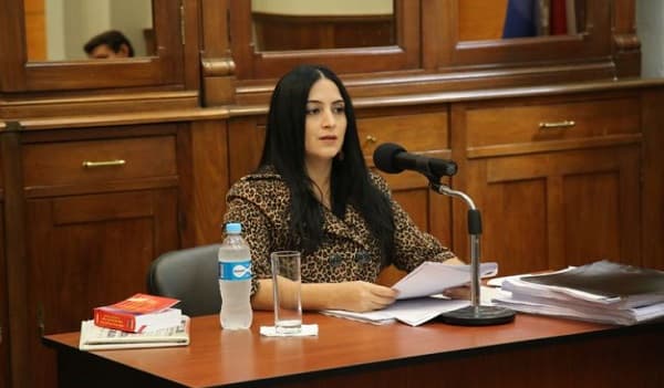 Fiscala afirma no tener relación con sospechas que pesan sobre su marido detenido