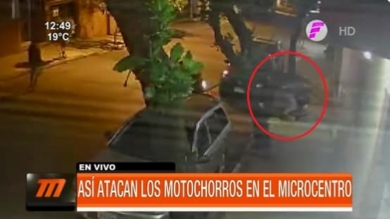 Grupo de delincuentes somete a un hombre en el microcentro