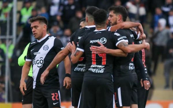 Olimpia supera a Ameliano y continúa en la pelea 