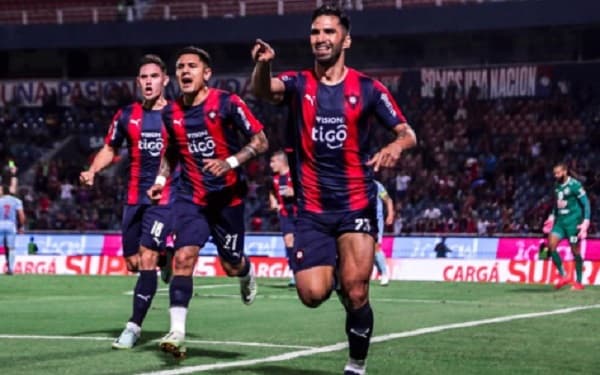 Cerro Porteño gana y sigue peleando