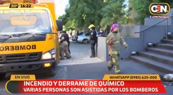 Derramamiento de químico genera incendio en universidad privada