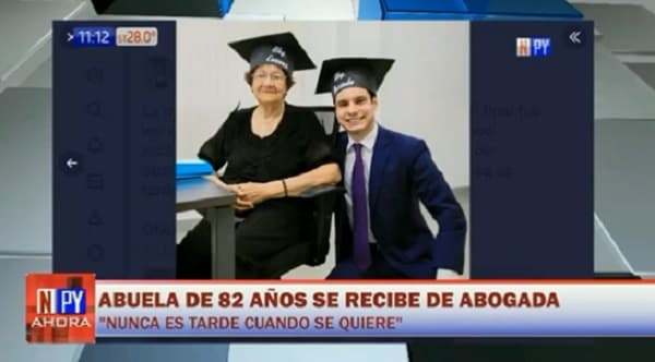 Mujer de 82 años cumple su sueño al recibirse de abogada