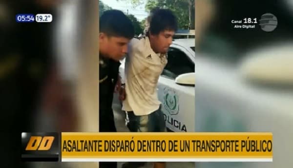 Detienen a un hombre luego de disparar en bus y herir a mujer