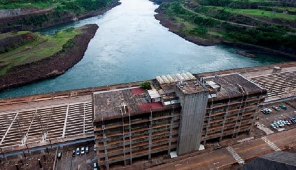 Brasil anuncia baja en la tarifa de energía y Paraguay sigue “analizando”
