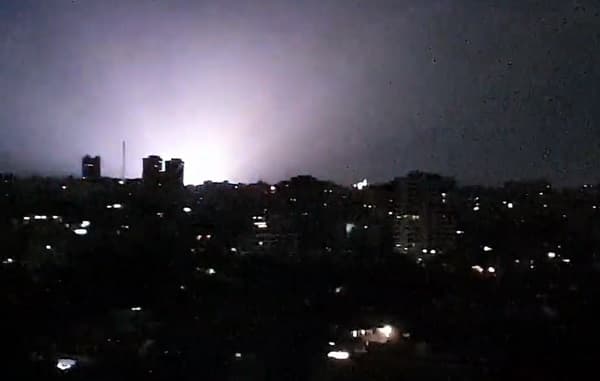 Pasan las primeras horas de 2023 a oscuras en Buenos Aires 