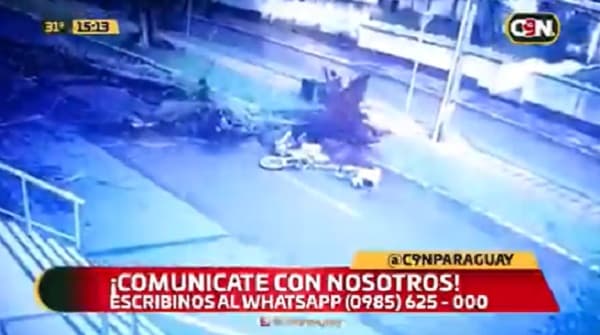 Árbol cae sobre motociclista que circulaba en avenida de Ciudad del Este