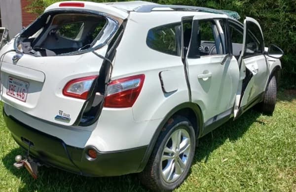 Globos inflados con gas explotan y destrozan una camioneta