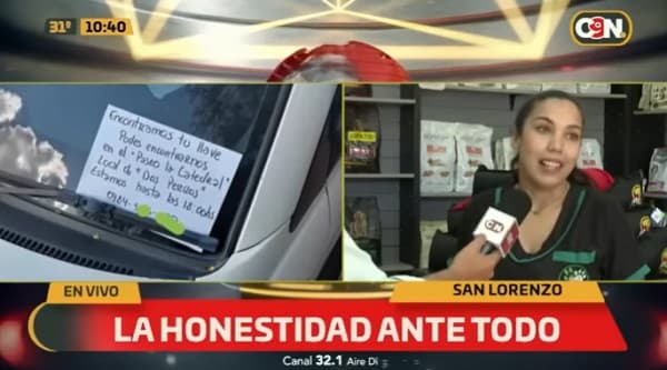 Hombre recupera llave de su vehículo gracias a acto de honestidad de trabajadores