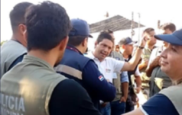 Orué dice que director “no está bien de su cabeza” tras conflicto en el Mercado 4