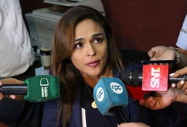 Stella Mary Cano renuncia a la Fiscalía ante pedido de suspensión