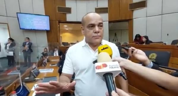 Bachi desafía la igualdad de género en la Constitución y causa revuelo