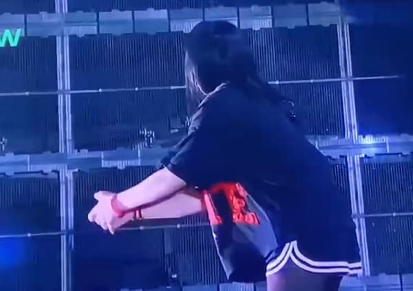 Billie Eilish hasta pide fotos para una “ura” con la que compartió escenario