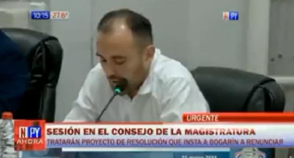 Bogarín se atornilla y pares le piden su renuncia